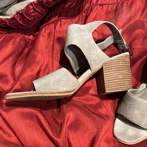 Vince Camuto - Picture 2 of 2